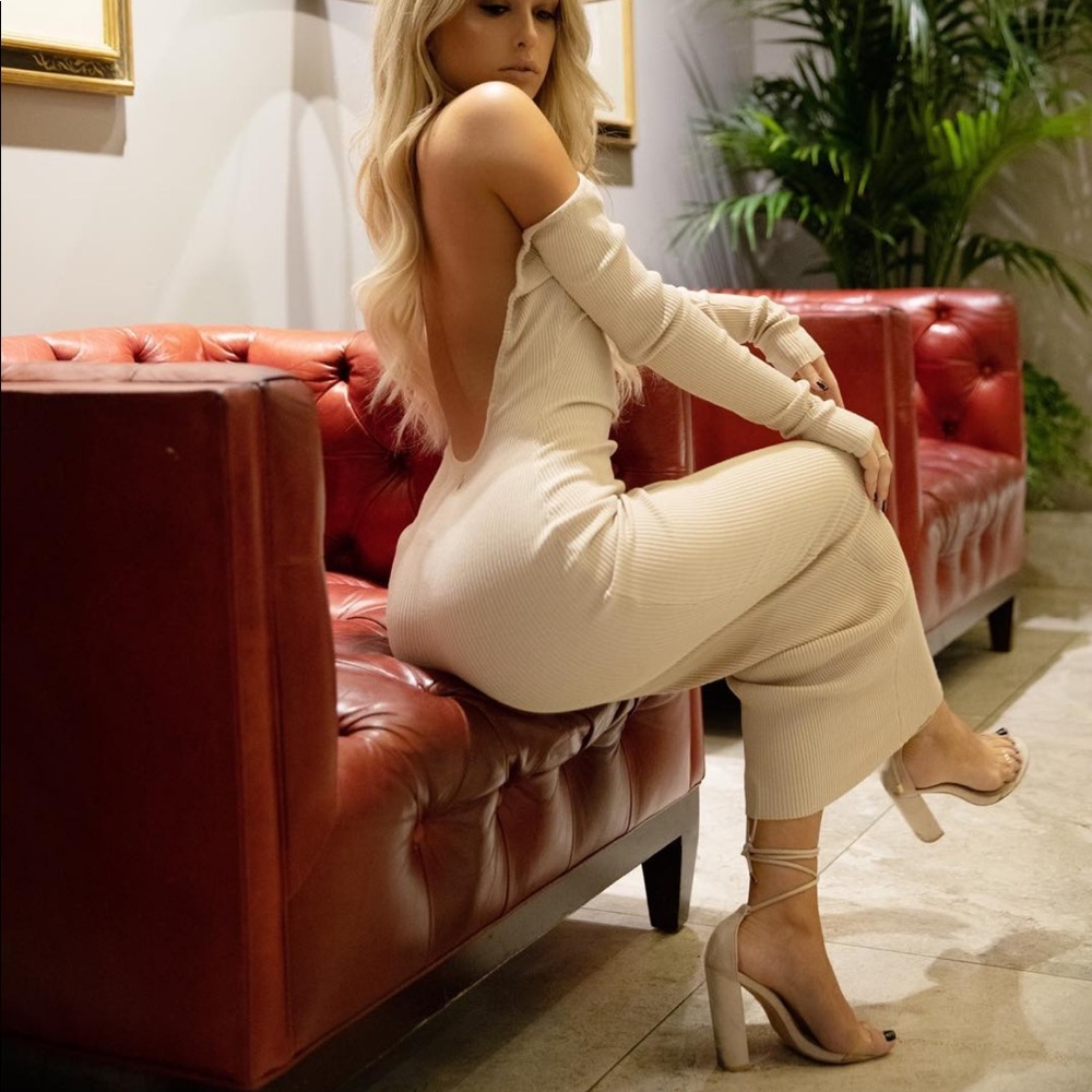Long-Sleeve Ribbed Knit Beige Maxi Dress